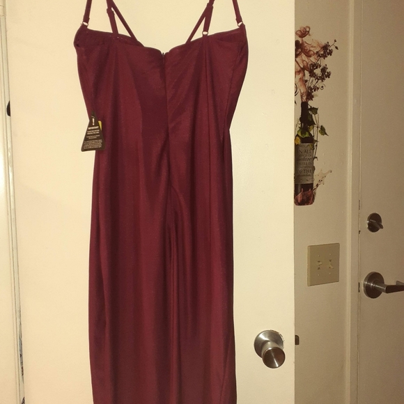 Burgundy sexy midi dress.. - Picture 9 of 11